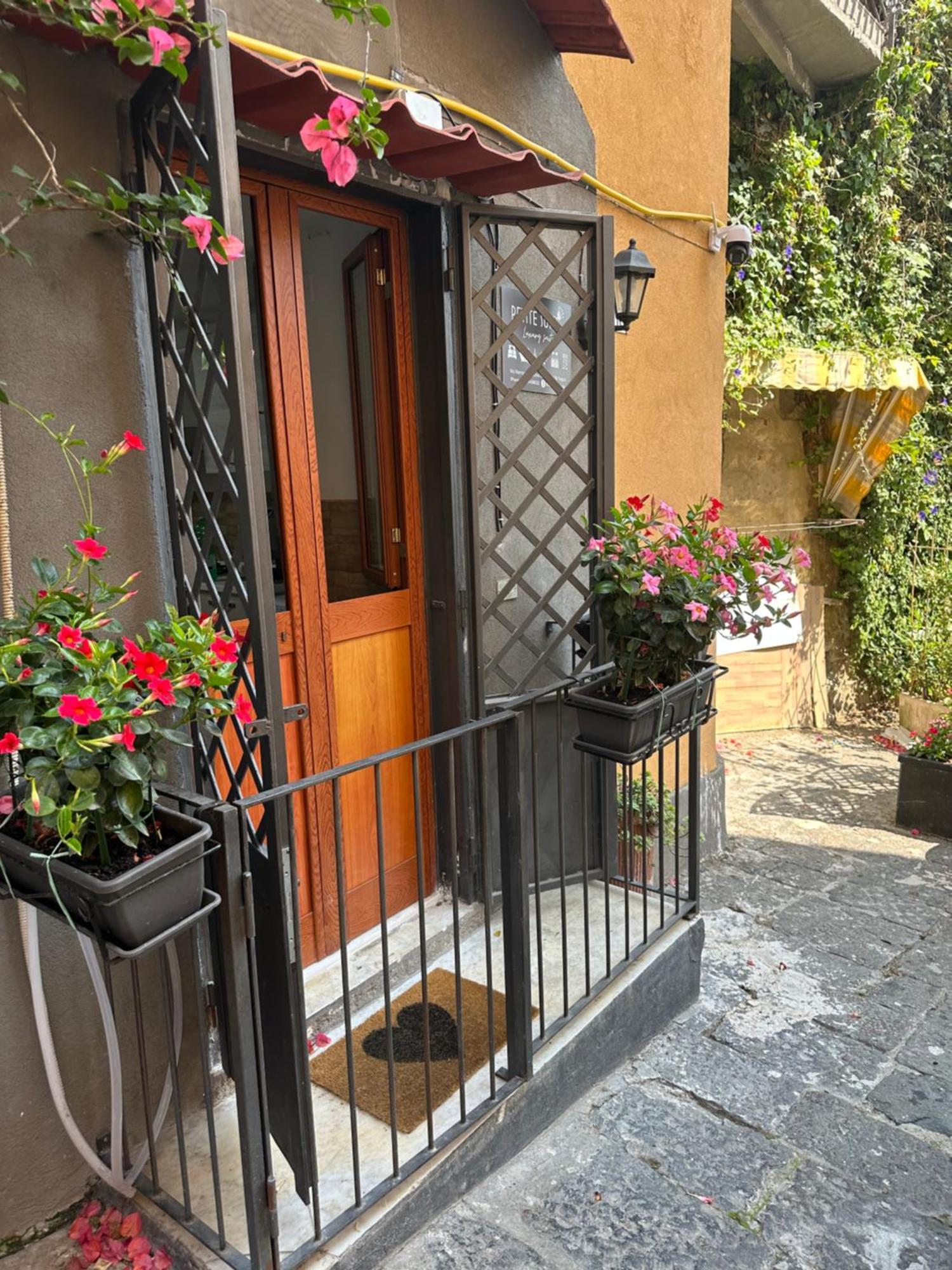 Petite Suite Nápoles Exterior foto